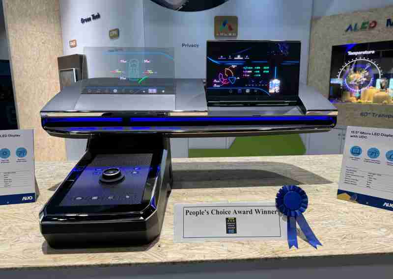 28国际车用Micro LED Display HMI解决方案获”最佳车用显示奖”，，，，以用户为中心开发，，针对前座驾驶与乘客设计兼具娱乐与安全的高画质屏幕，，，包含车舱前座的Micro LED透明屏幕及全球首款内建镜头的智慧Micro LED显示器